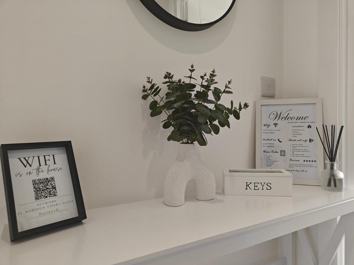 Modern City Apartment Hemel Hempstead Eksteriør bilde